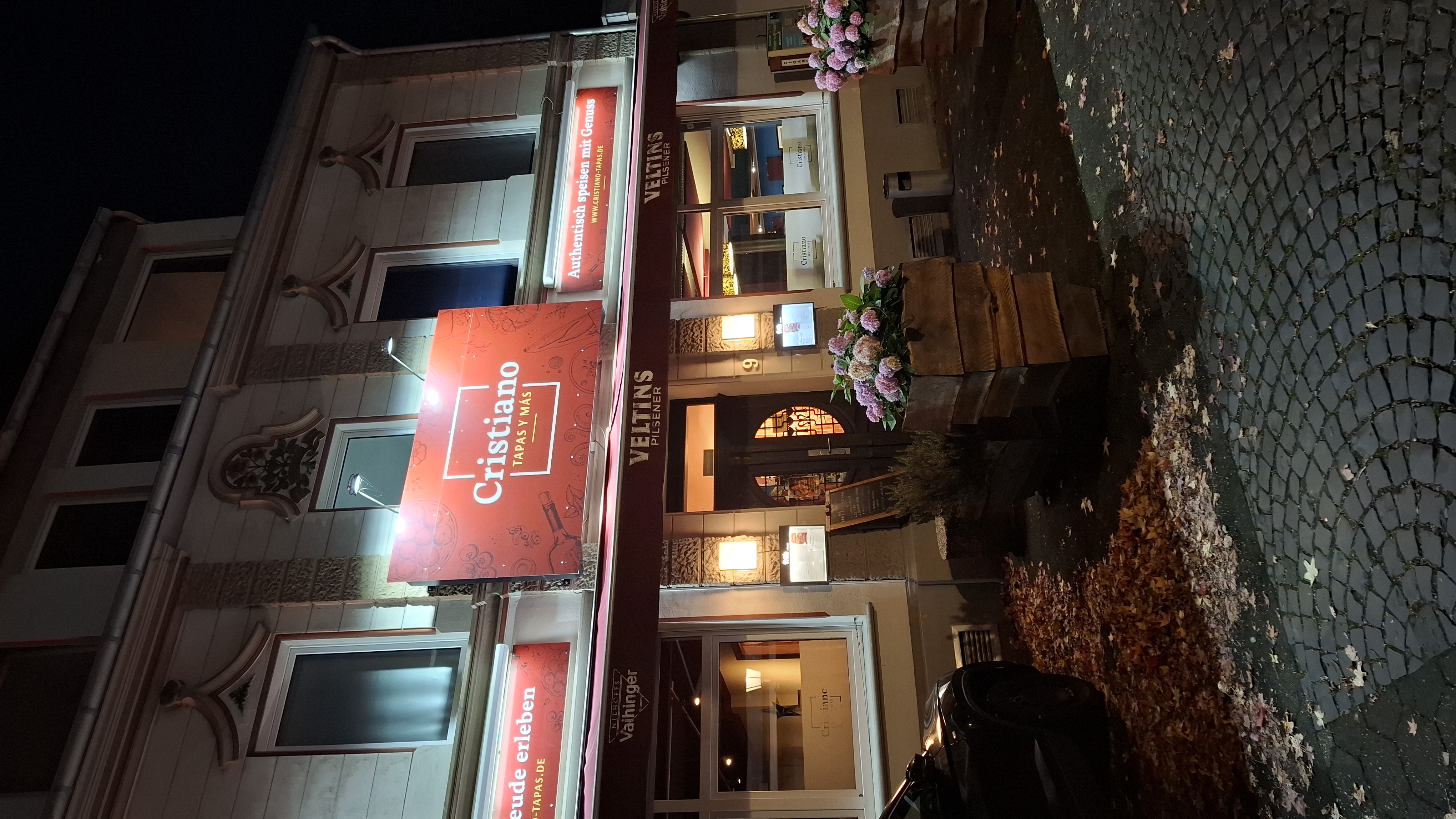 Neue-Tapas-Bar-Restaurant-in-Paffrath-CHRISTIANO