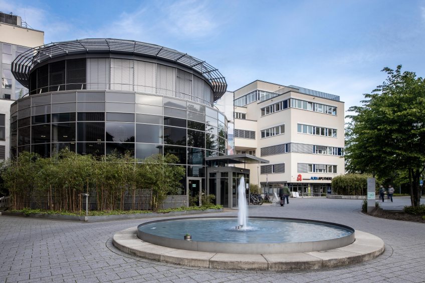 Das-Neugeborene-im-Blick-Kinder%C3%A4rztliches-Wissen-f%C3%BCr-Eltern