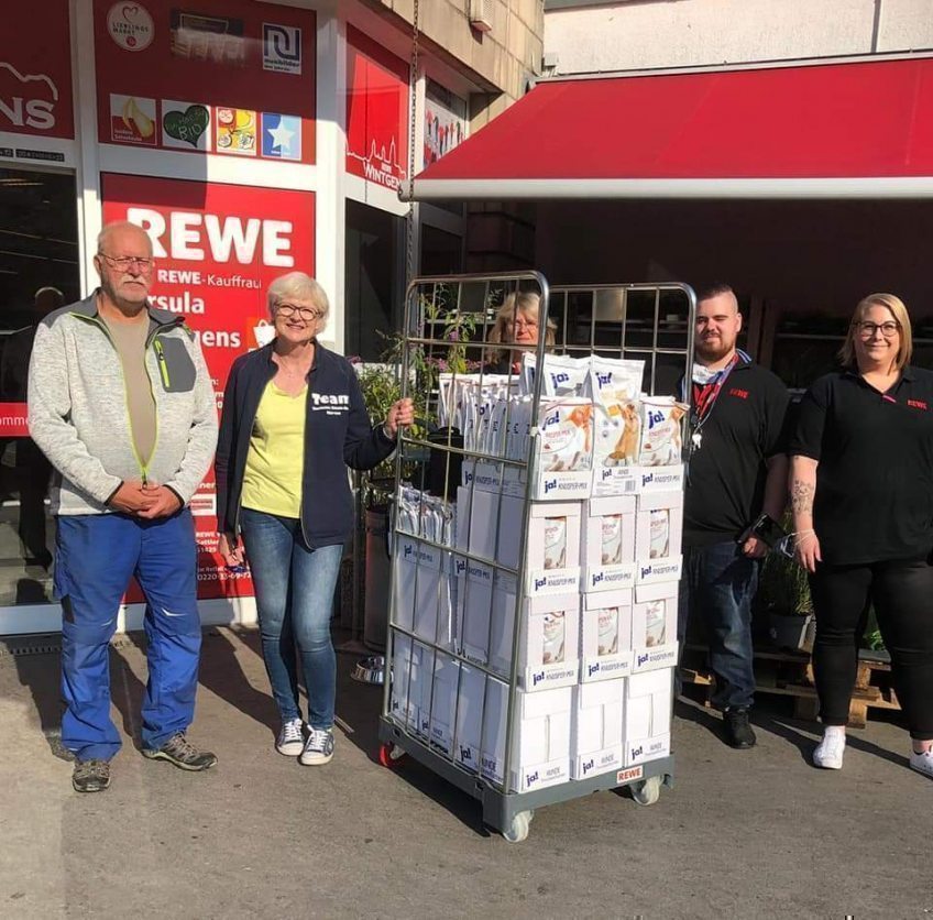 Rewe-Wintgens spendet wieder für das Tierheim Kürten