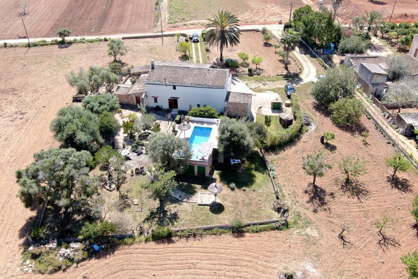 Typisch mallorquinische Finca mit schönem mediterranen Garten