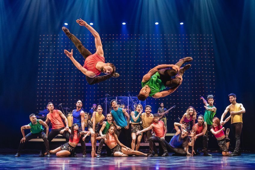 Zehn Jahre getanzte Leidenschaft und Lebenslust: Die Tanzsensation aus Kuba ist zurück! Vom 17. bis 22. Januar 2023 ist die Show endlich wieder im Capitol Theater in Düsseldorf zu erleben Zehn Jahre getanzte Leidenschaft und Lebenslust: Die Tanzsensation aus Kuba ist zurück! Vom 17. bis 22. Januar 2023 ist die Show endlich wieder im Capitol Theater in Düsseldorf zu erleben