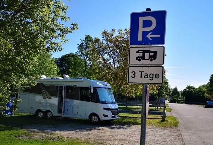 Urlaub mit dem Wohnmobil: Mit dem ADAC Stellplatzführer den perfekten Platz finden 